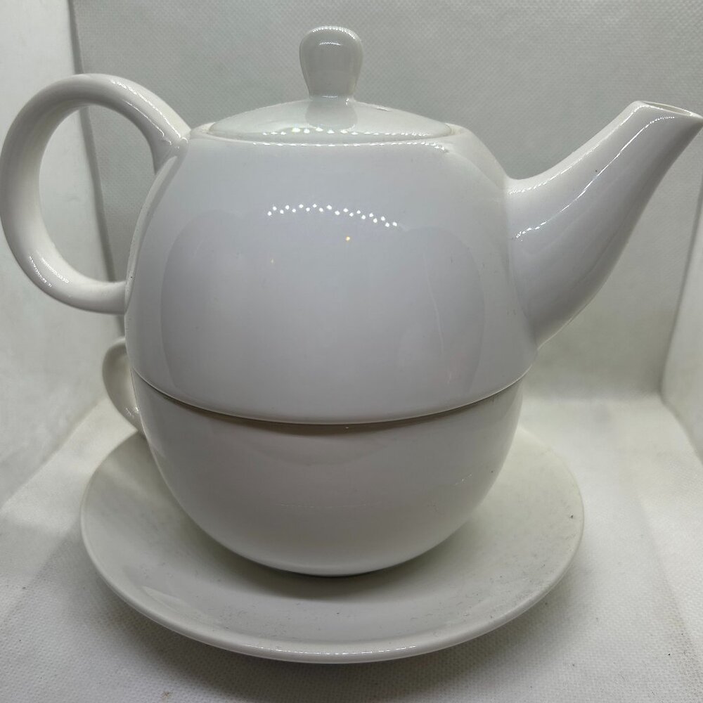 English Tea Store Tea For One Tea Pot. White Ceramic Pot, Teacup & Saucer
